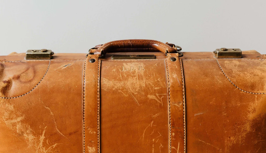 causes of-peeling-leather