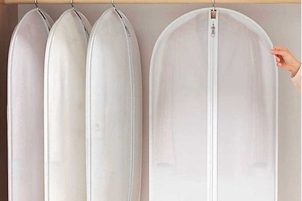 garment bags to prevent wrinkles